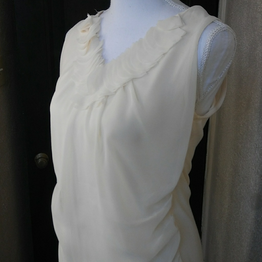 NY&CO Chiffon Sleevless Blouse with Neck Detail